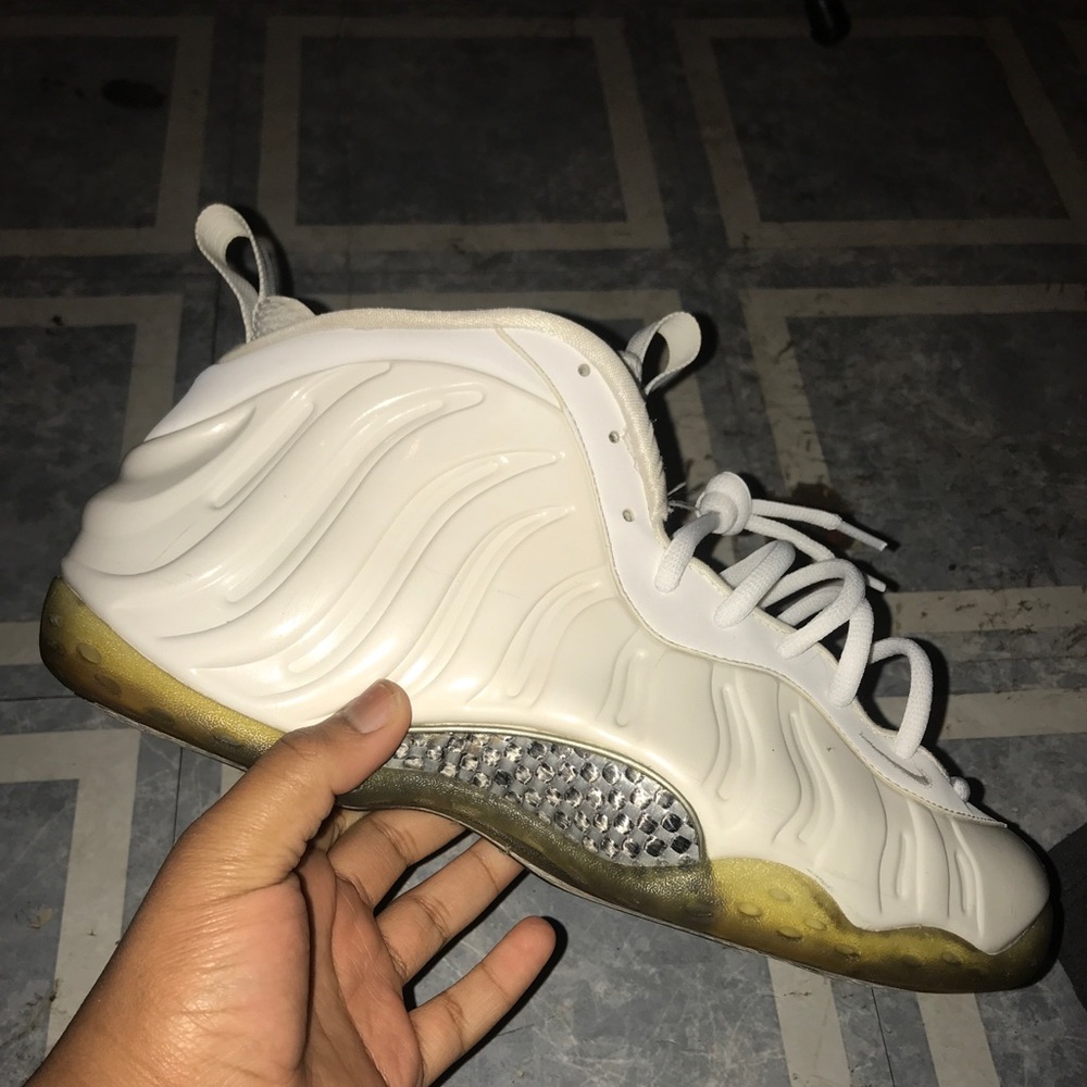 Whiteout foamposites